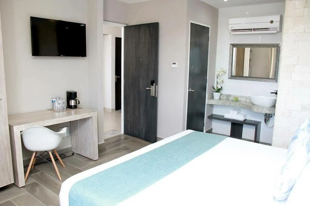 Bfh Attraction Deluxe Hotel Playa del Carmen 3*,